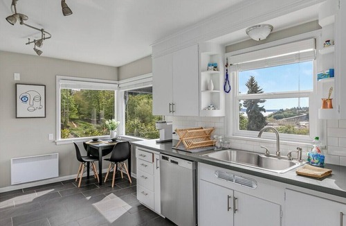 West Queen Anne Condo | Queen Anne Charmer with Views of Puget Sound!