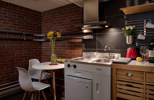 Lower Queen Anne Apartment | Queen Anne Design Studio, 7days max.