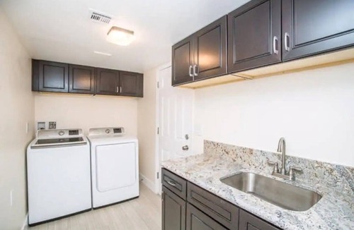 Chinatown House | Queen Bed, 50" Roku TV and a Shared Bathroom