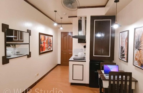 Muntinlupa Apartment | Queen Bed Deluxe- Contemporary Style