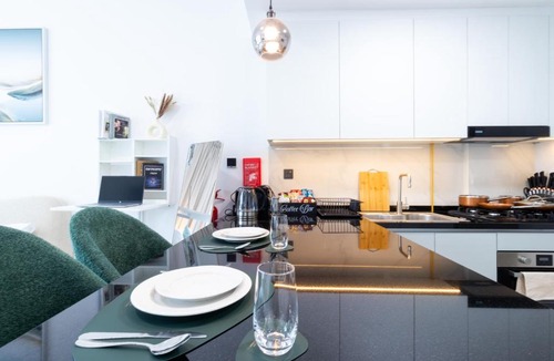 International City Apartment | Queen Bed, Full Kitchen, New Unit