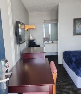 Amarillo Apartment | Queen Bed Hotel Room 332