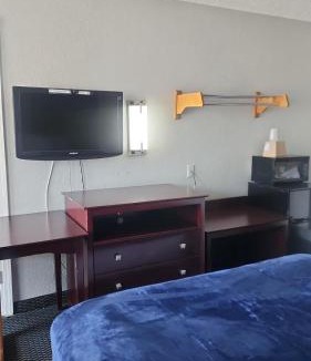 Amarillo Apartment | Queen Bed Hotel Room 332