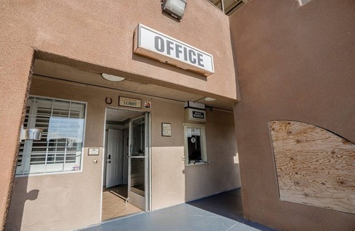 Hesperia Apartment | Queen Bed|Non-Smoking