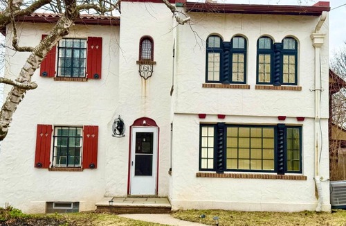 Downtown Syracuse House | Queen Bed Sleeps 2 Communal Spaces SU NYS Fair Carrier Dome Upstate Medical Center
