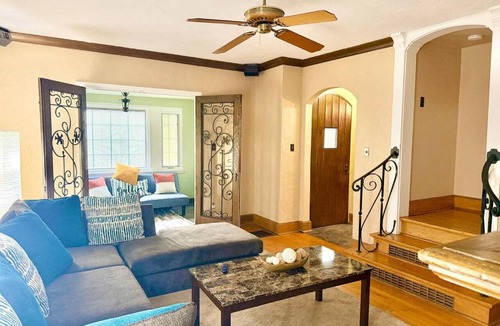 Downtown Syracuse House | Queen Bed Sleeps 2 Communal Spaces SU NYS Fair Carrier Dome Upstate Medical Center