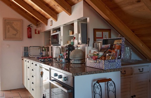 Obidos Apartment | Queen bed studio loft apartment - bathroom, kitchenette & terrace 7km Obidos