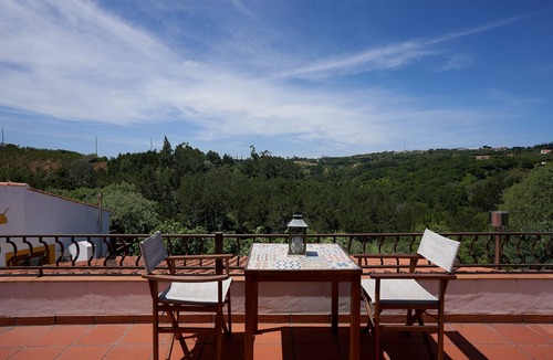 Obidos Apartment | Queen bed studio loft apartment - bathroom, kitchenette & terrace 7km Obidos