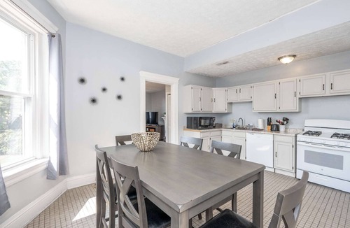 Mount Auburn Apartment | Queen City Suites 2 - For 4
