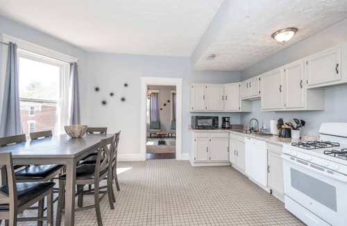 Mount Auburn Apartment | Queen City Suites 2 - For 4