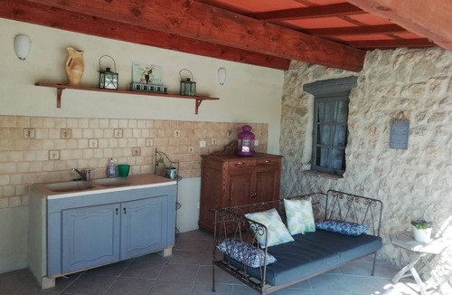 La Baume-de-Transit House | Queen-Framboise-Queen-Private Bathroom-Countryside view