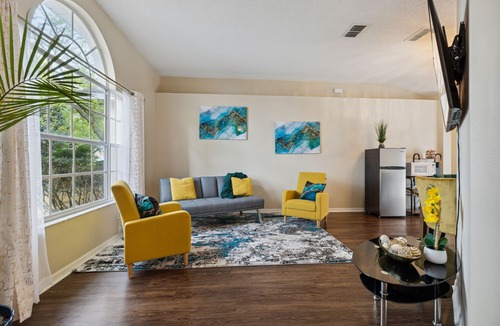 Ocoee Apartment | Queen Guest Suite with Pool View and Nearby Lake