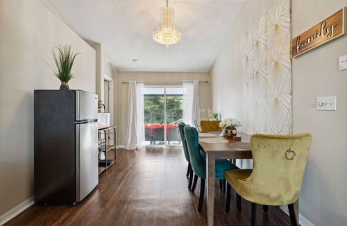 Ocoee Apartment | Queen Guest Suite with Pool View and Nearby Lake