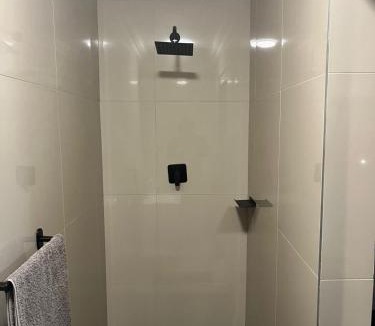 Germiston House | QUEEN GUEST Villa