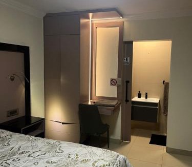 Germiston House | QUEEN GUEST Villa