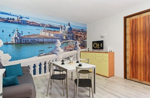 Favaro Veneto Apartment | Queen Home Luna