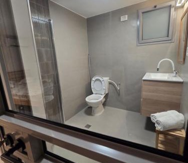 Kiryat Ata Apartment | Queen