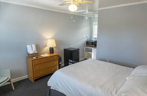 Buxton Hotel | Queen Room | 10 | Pet Friendly