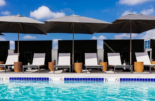 Norma Triangle House | Queen Room Comfort in Upscale Location! 4 Pet-Friendly Units, Rooftop Pool