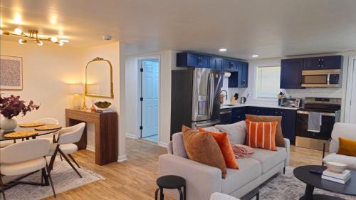 Dallas House | Queen Room Near CaroMont Work Stay Ready Shared Bath