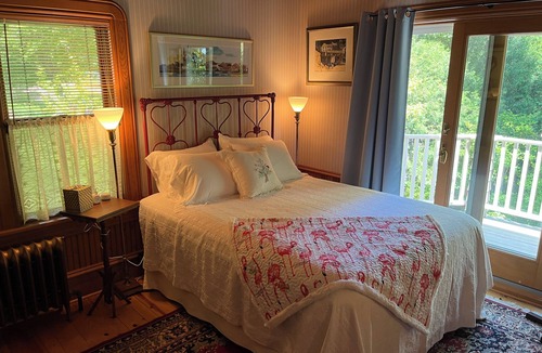 Bayfield Bed & Breakfast | Queen's View B&B- Bill's Suite, Lake Views, balcony, Sauna, Pool, Bayfield, WI