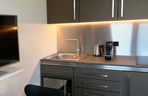 Unterrath Hotel | Queen Single Deluxe Apartment + Balcony