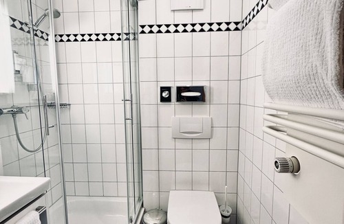 Unterrath Hotel | Queen Single Deluxe Apartment + Balcony