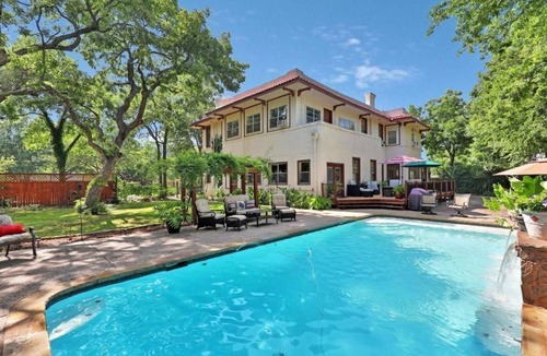 Gainesville Bed & Breakfast | Queen Size Suite with a shared Hallway Bath