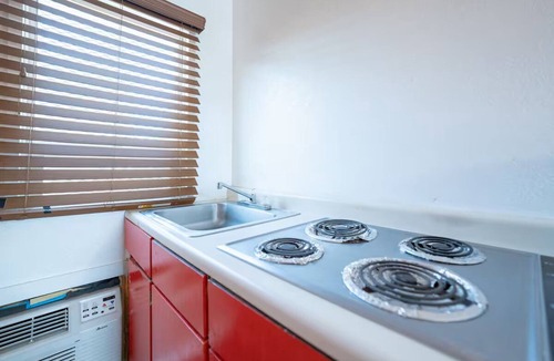 Madras Apartment | Queen Sized Bed Room Perfect for Exploring Adventurous Trails Nearby