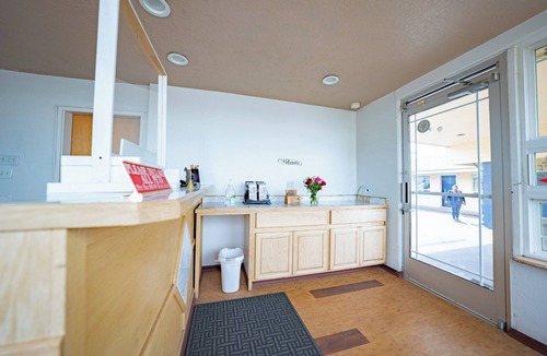 Madras Apartment | Queen Sized Bed Room Perfect for Exploring Adventurous Trails Nearby