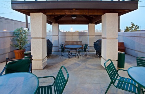 Downtown Indianapolis Apartment | Queen Studio | Downtown Indy | Free Breakfast