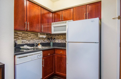East Texas Apartment | Queen Studio | Free Breakfast + Indoor Pool
