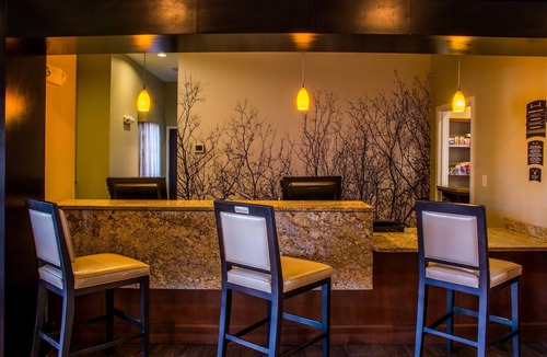 Schererville Apartment | Queen Studio. Free Breakfast. Indoor Pool. Gym & Business Center.