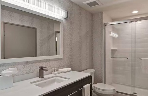 Lake Hamilton Hotel | Queen Studio w/Kitchen, Outdoor Pool, Free Breakfast & Free Parking Near Lake