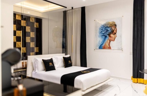 Crotone Bed & Breakfast | Queen Suite with Jacuzzi - B&B Kreart Suites & Rooms