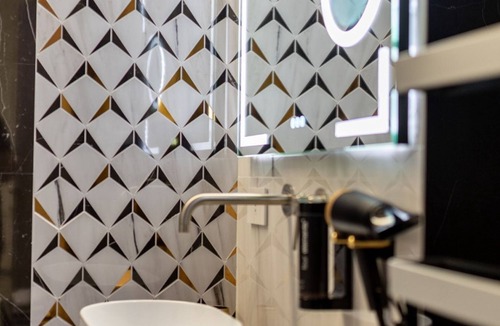 Crotone Bed & Breakfast | Queen Suite with Jacuzzi - B&B Kreart Suites & Rooms