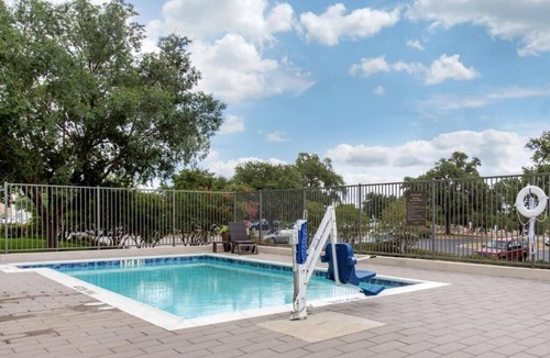 Franklin Park Apartment | Queen Suite with Two Queen Beds - Non-Smoking