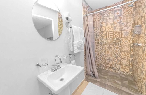 Zona Rio Bed & Breakfast | QueenBed+CouchBed Studio 10min walk to Border