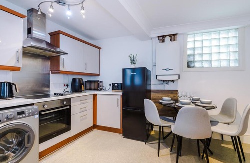 Chester House | Queens Avenue - Central Chester Home - Sleeps 9