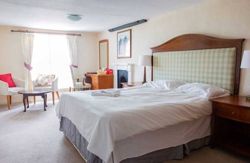 Harvington House | Queens Head Inn