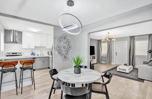 West Avenue Apartment | Queens Suite 2BD/2BA Miami Beach Lincoln Casa