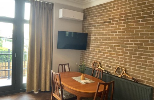 West Kensington Apartment | Queens View