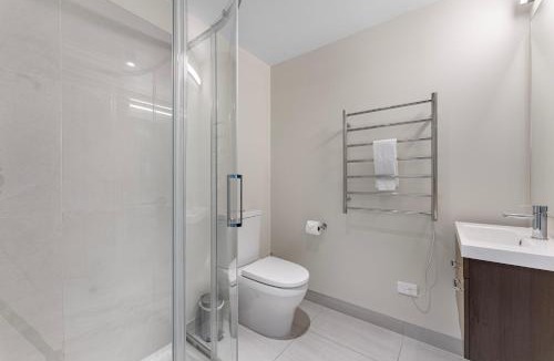 Frankton Apartment | Queenstown Studio, 5mins to Airport, Self Check-in, WIFI, Walk to Shopping Centre