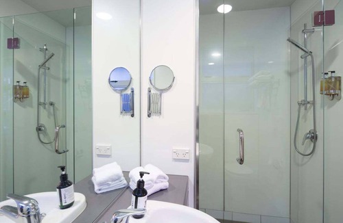 Frankton Apartment | Queenstown Studio | Lake Access, WiFi & Parking - No View