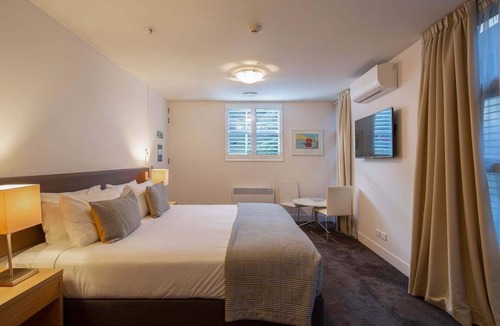 Frankton Apartment | Queenstown Studio | Lake Access, WiFi & Parking - No View