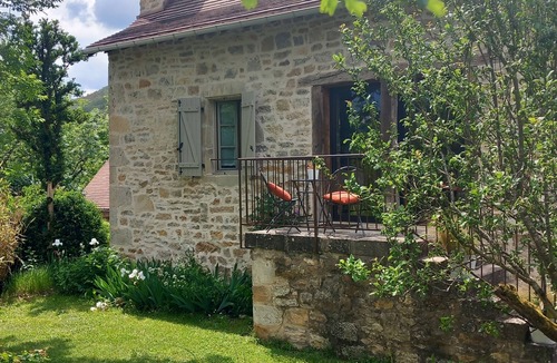 Frontenac Cottage | Quercy cottage, contemporary charm, great comfort, garden with natural swimming pool