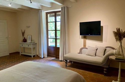 Gramat Bed & Breakfast | Quercy Room – Romantic & Authentic Retreat