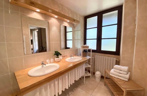 Gramat Bed & Breakfast | Quercy Room – Romantic & Authentic Retreat