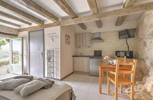 Fargues House | quercy stone guest rooms decorated with taste.