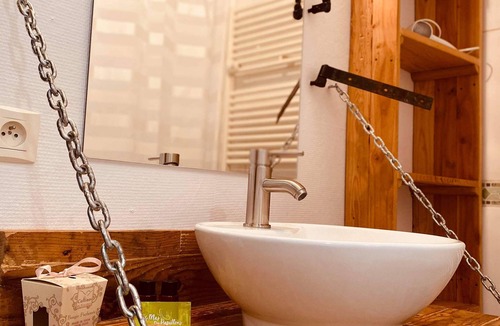 Fargues House | quercy stone guest rooms decorated with taste. Very nice view